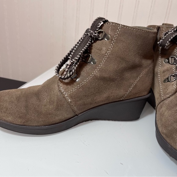 Eddie Bauer Women's 8.5 Brown Suede Wedge Ankle Boots Lace up Hiker Chukka Boots - Picture 5 of 15